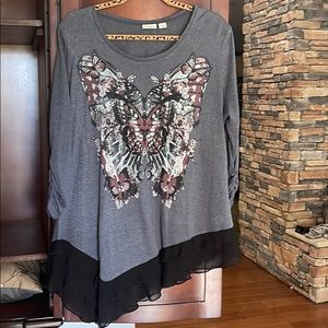 Size XL grey shirt with butterfly and rhinestones